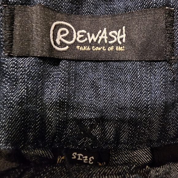 Rewash denim jeans shorts, Size 5. Triple button closure. - Picture 4 of 15